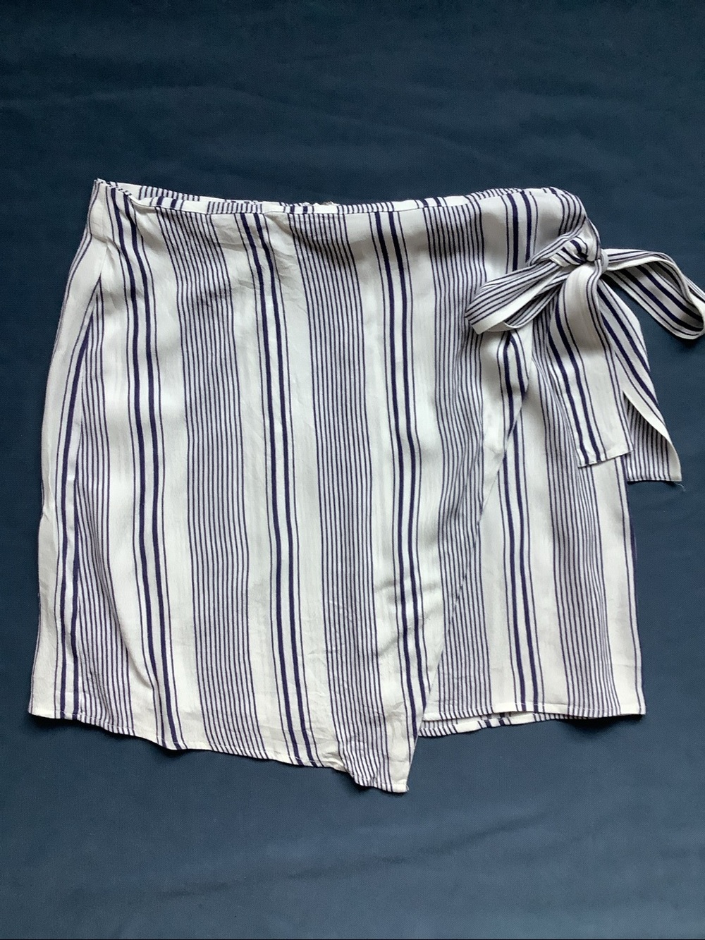Forever 21 white/navy stripe skirt size L